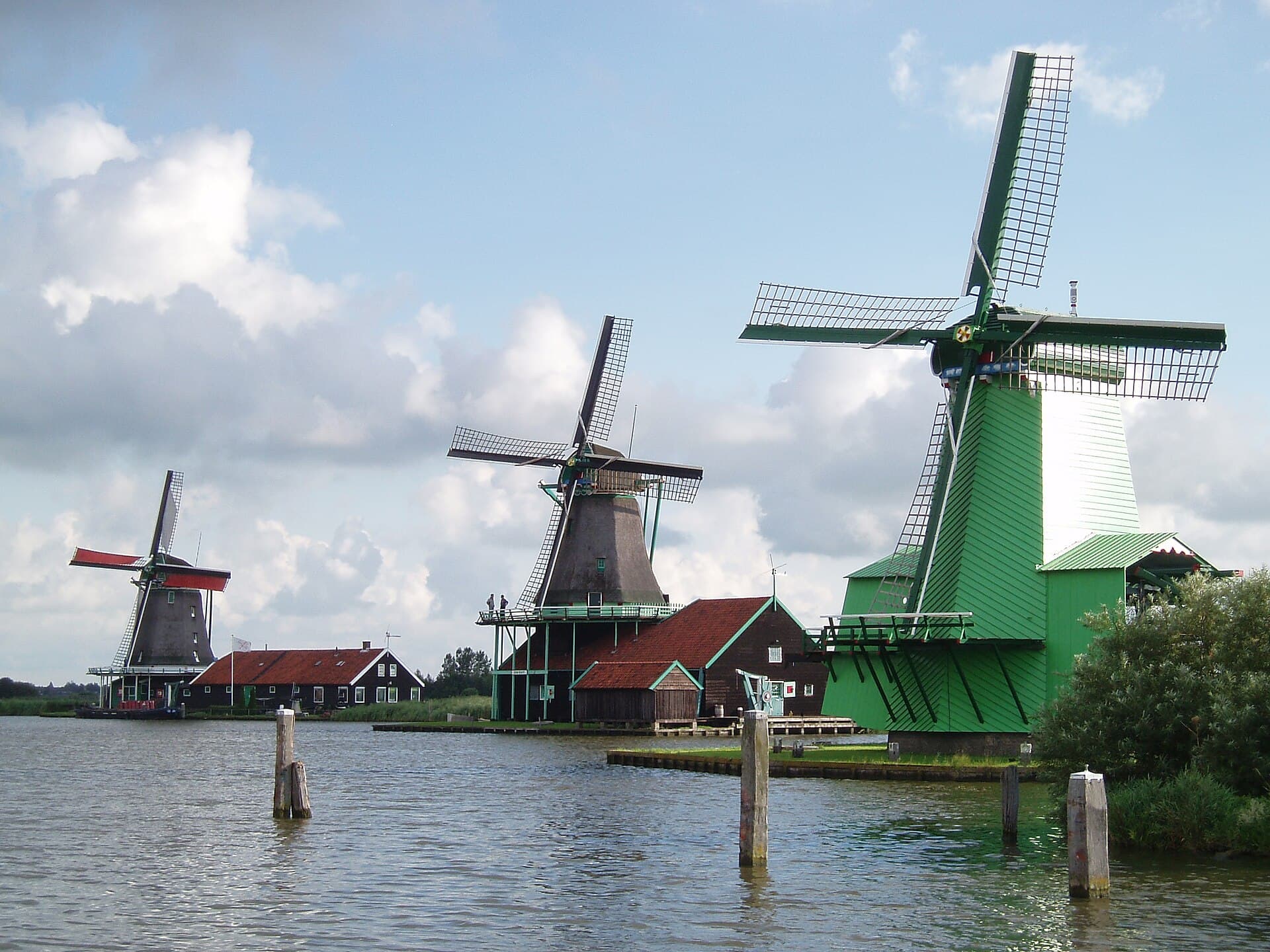 Malis, Wikimedia Commons, public domain Historic windmills at Zaanse Schans, Netherlands